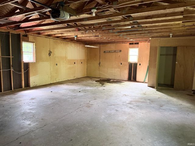 3334 W Harris Dr, West Terre Haute, IN 47885