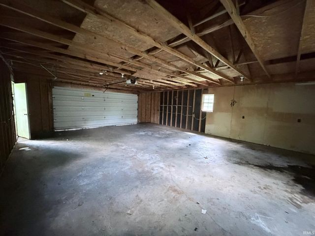 3334 W Harris Dr, West Terre Haute, IN 47885