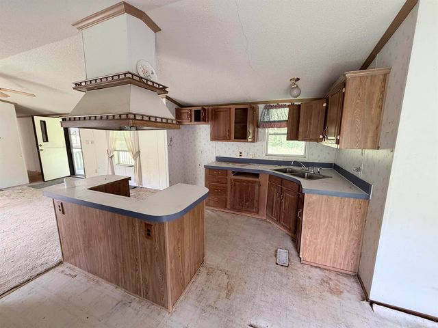 3334 W Harris Dr, West Terre Haute, IN 47885