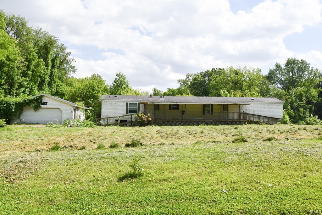 3334 W Harris Dr, West Terre Haute, IN 47885