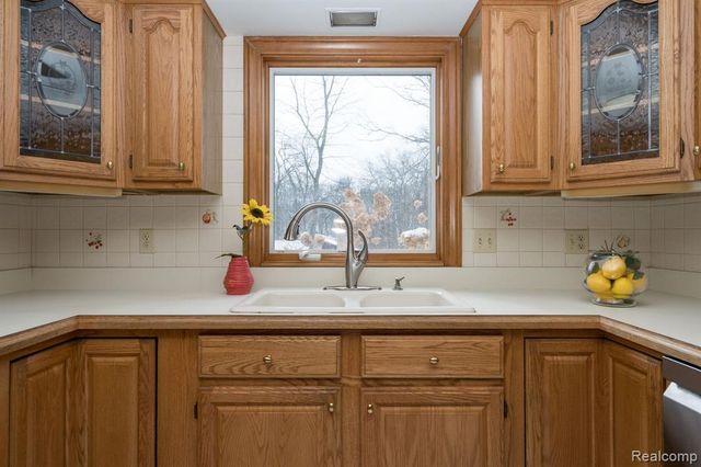 2747 Stoodleigh Drive, Rochester Hills, MI 48309