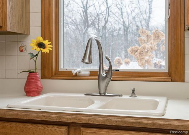 2747 Stoodleigh Drive, Rochester Hills, MI 48309