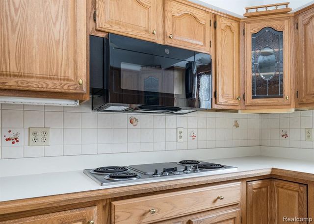 2747 Stoodleigh Drive, Rochester Hills, MI 48309