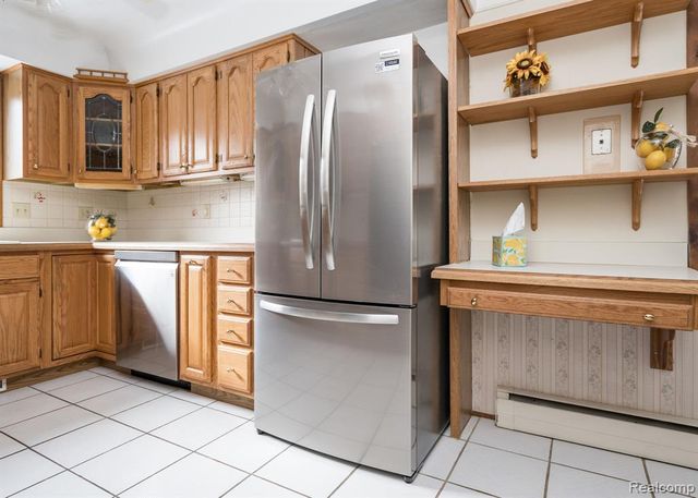 2747 Stoodleigh Drive, Rochester Hills, MI 48309