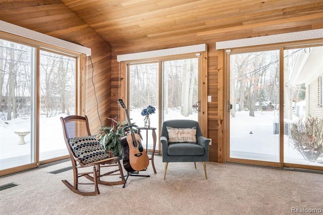 2747 Stoodleigh Drive, Rochester Hills, MI 48309