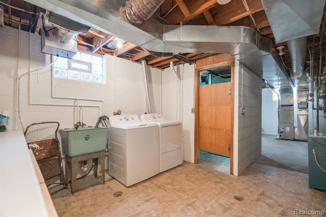 2747 Stoodleigh Drive, Rochester Hills, MI 48309