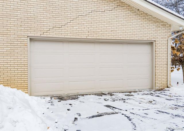 2747 Stoodleigh Drive, Rochester Hills, MI 48309