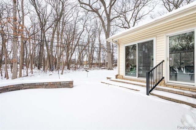 2747 Stoodleigh Drive, Rochester Hills, MI 48309