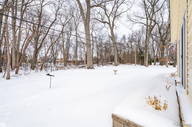 2747 Stoodleigh Drive, Rochester Hills, MI 48309