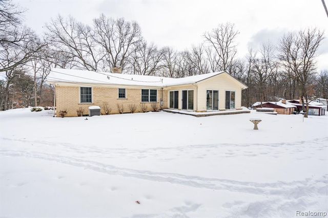 2747 Stoodleigh Drive, Rochester Hills, MI 48309