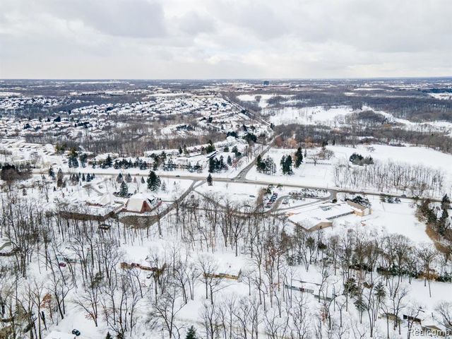 2747 Stoodleigh Drive, Rochester Hills, MI 48309