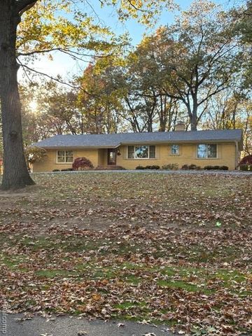 2747 Stoodleigh Drive, Rochester Hills, MI 48309