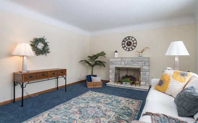 2747 Stoodleigh Drive, Rochester Hills, MI 48309