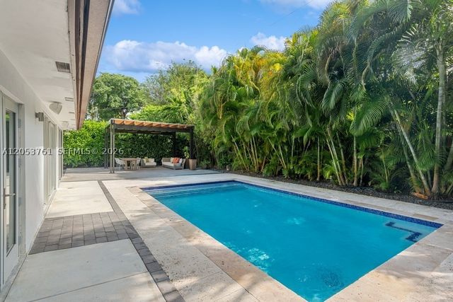 8215 SW 63rd Pl, Miami, FL 33143