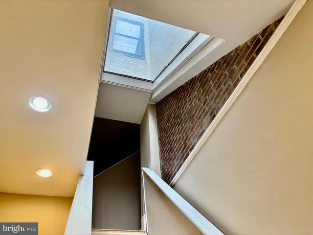 300 LOMBARD ST, Philadelphia, PA 19147