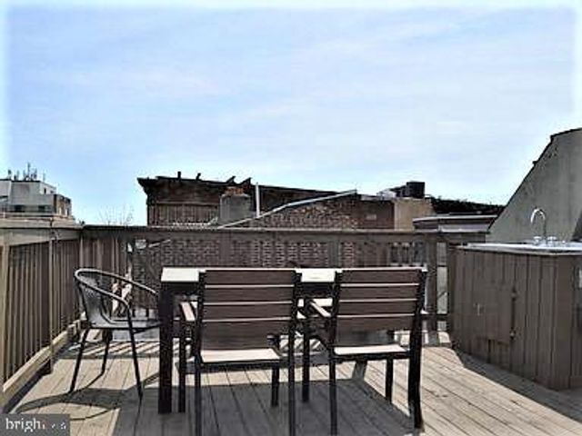 300 LOMBARD ST, Philadelphia, PA 19147