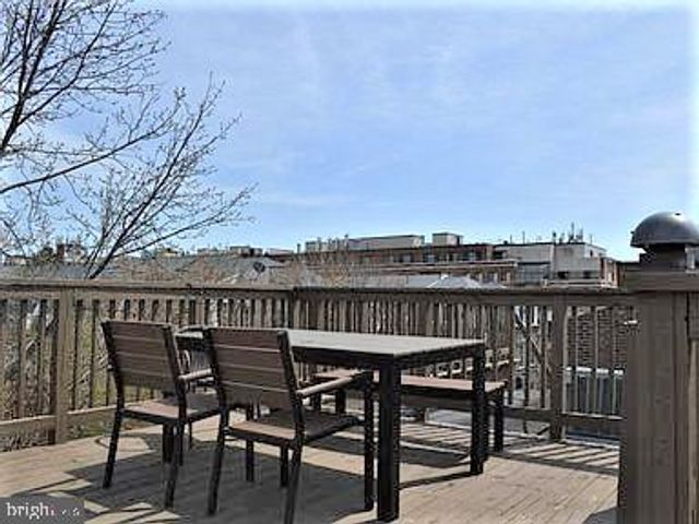 300 LOMBARD ST, Philadelphia, PA 19147