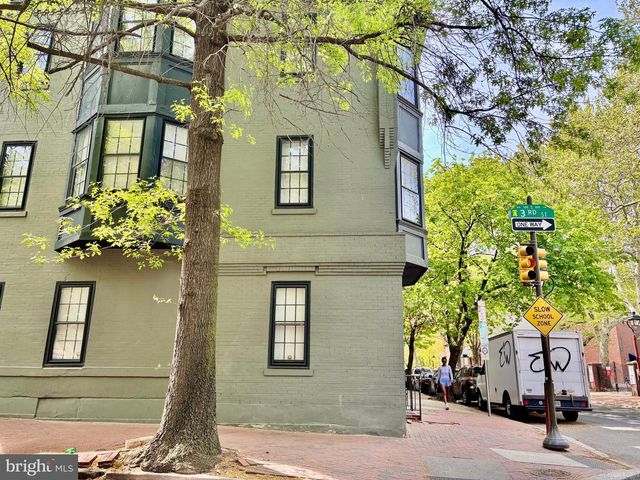 300 LOMBARD ST, Philadelphia, PA 19147