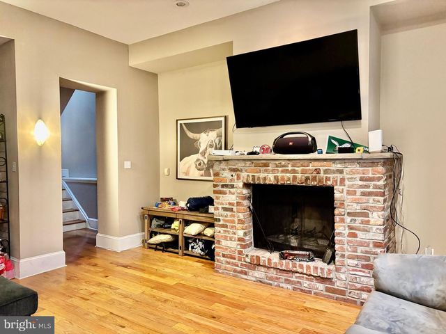 300 LOMBARD ST, Philadelphia, PA 19147