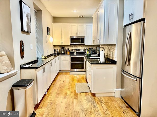 300 LOMBARD ST, Philadelphia, PA 19147