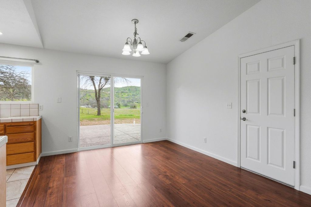 Image 10 of property listing at 33264 Puma Lane, Yokuts Valley, CA 93675