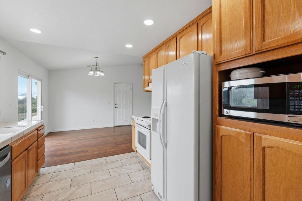 Image 13 of property listing at 33264 Puma Lane, Yokuts Valley, CA 93675