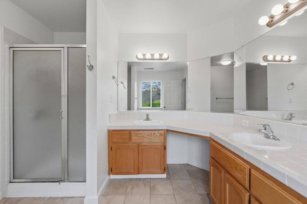 Image 28 of property listing at 33264 Puma Lane, Yokuts Valley, CA 93675