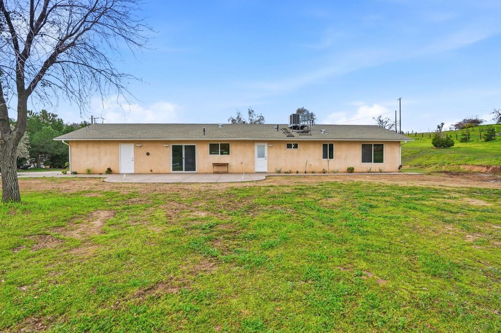 Image 38 of property listing at 33264 Puma Lane, Yokuts Valley, CA 93675