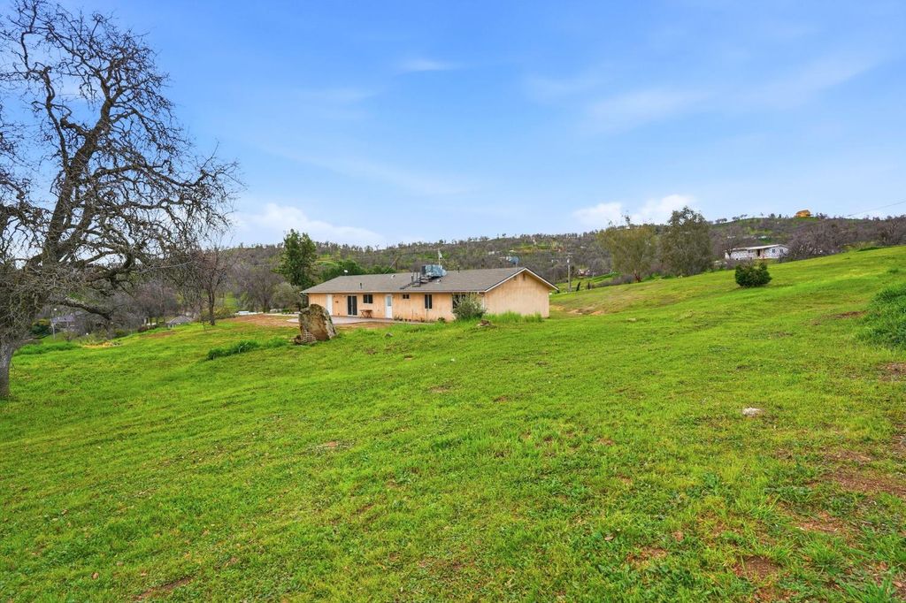Image 39 of property listing at 33264 Puma Lane, Yokuts Valley, CA 93675