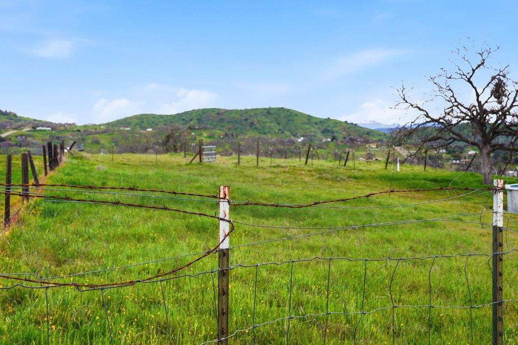 Image 41 of property listing at 33264 Puma Lane, Yokuts Valley, CA 93675