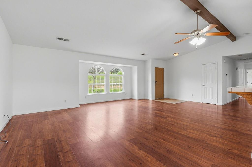 Image 8 of property listing at 33264 Puma Lane, Yokuts Valley, CA 93675