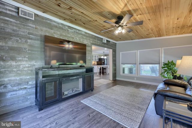 8 KAY DR, Lancaster, PA 17603