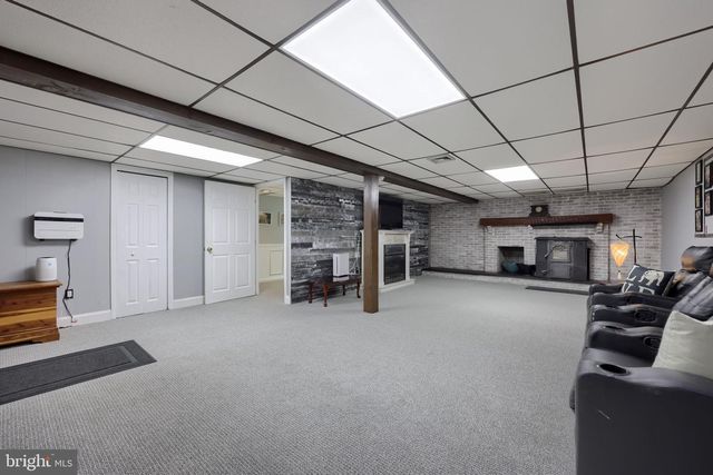 8 KAY DR, Lancaster, PA 17603