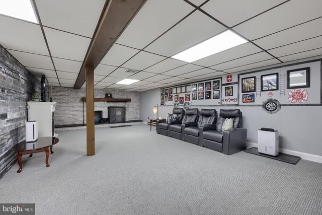 8 KAY DR, Lancaster, PA 17603