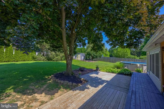 8 KAY DR, Lancaster, PA 17603