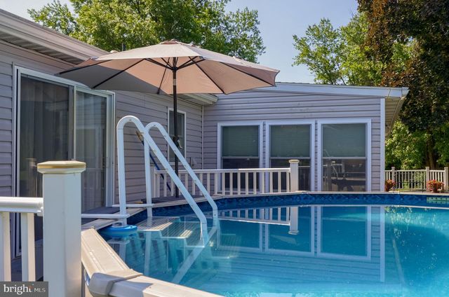 8 KAY DR, Lancaster, PA 17603