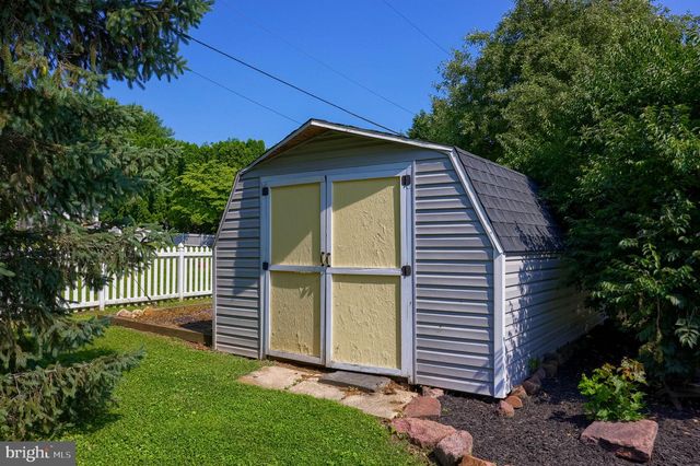 8 KAY DR, Lancaster, PA 17603