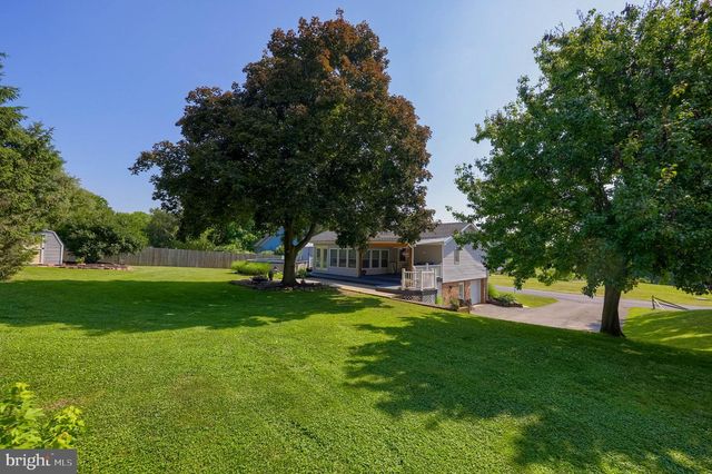 8 KAY DR, Lancaster, PA 17603