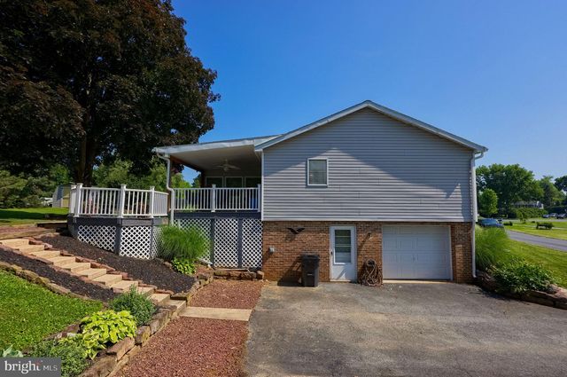 8 KAY DR, Lancaster, PA 17603
