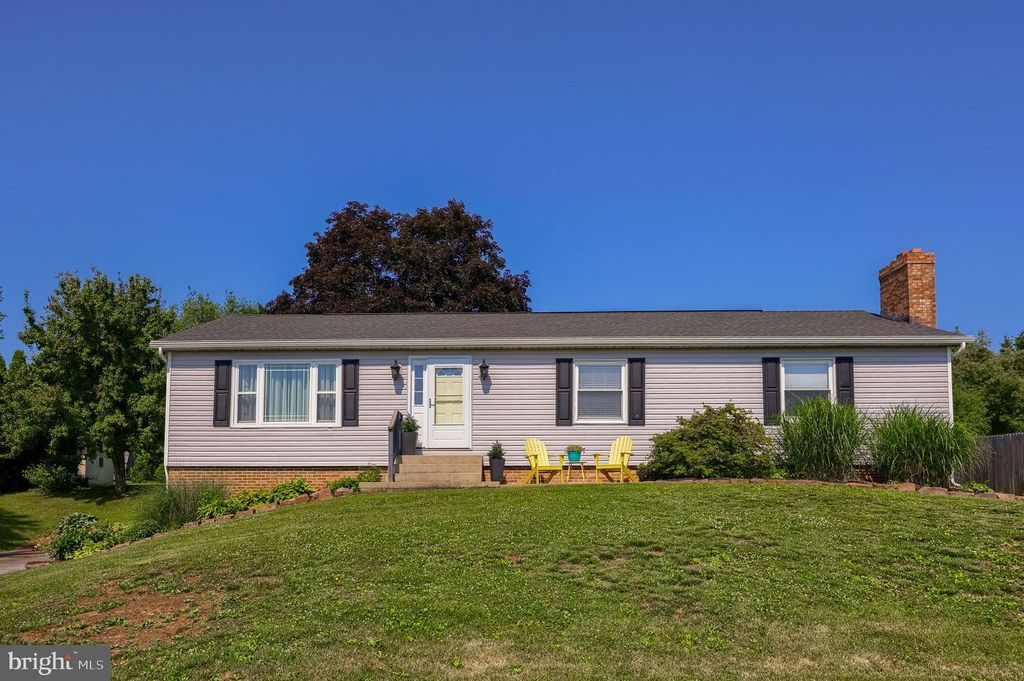 8 KAY DR, Lancaster, PA 17603