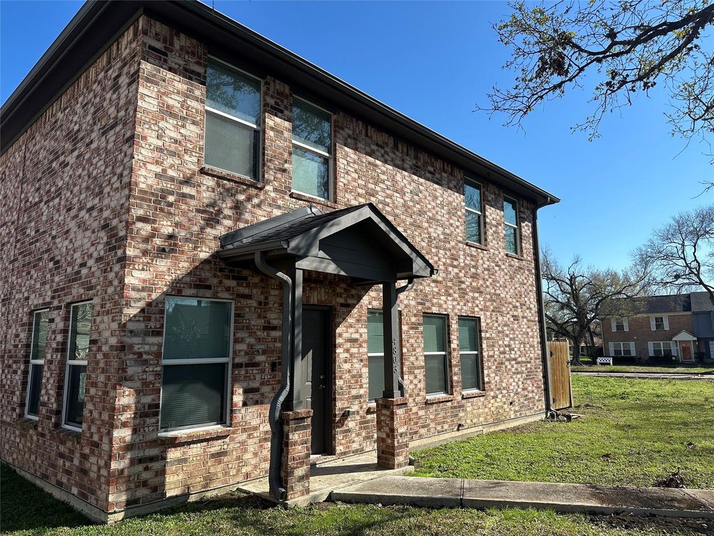 4803 Forest Court, Baytown, TX 77521
