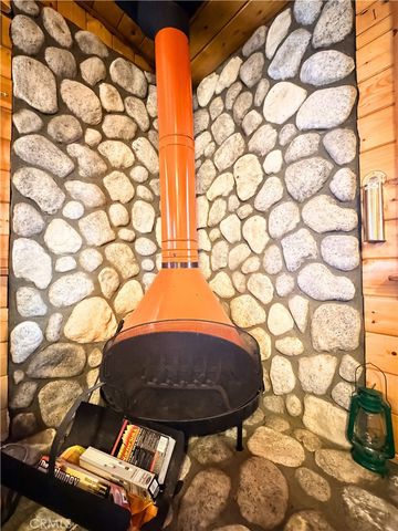 601 San Bernardino, Sugarloaf, CA 92386