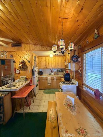 601 San Bernardino, Sugarloaf, CA 92386