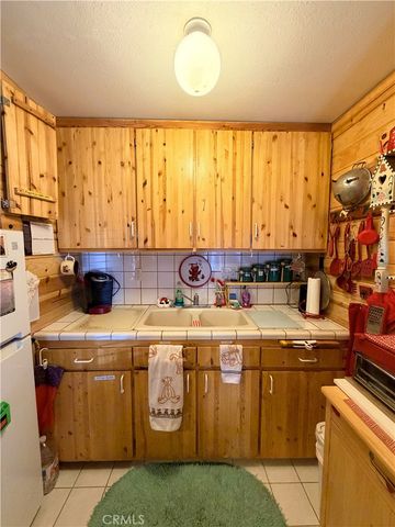 601 San Bernardino, Sugarloaf, CA 92386
