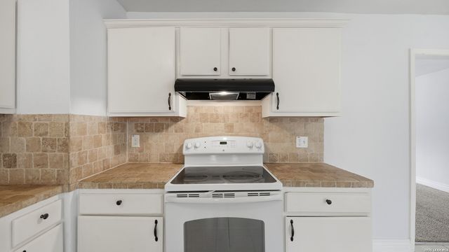 4747 Swann Ln, Kirby, TX 78219