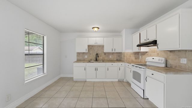 4747 Swann Ln, Kirby, TX 78219
