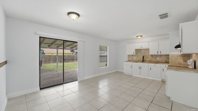 4747 Swann Ln, Kirby, TX 78219