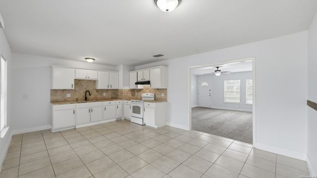 4747 Swann Ln, Kirby, TX 78219