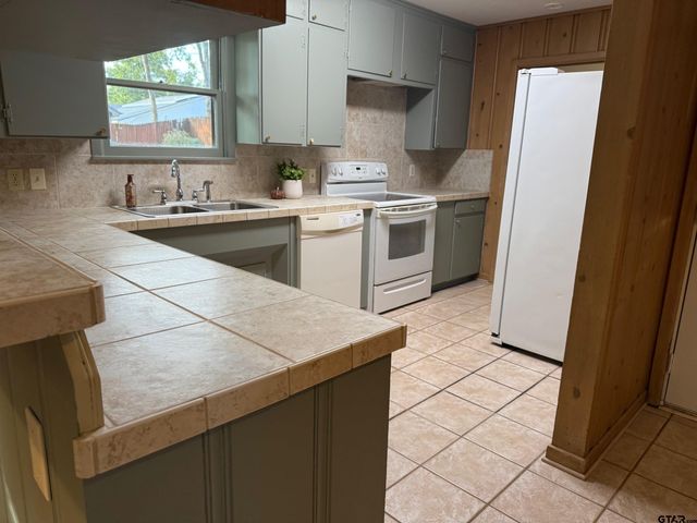 301 Ridgecrest, Tyler, TX 75701