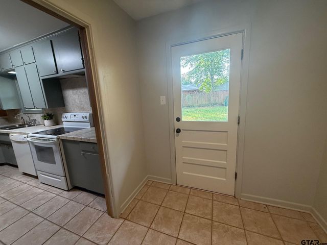 301 Ridgecrest, Tyler, TX 75701